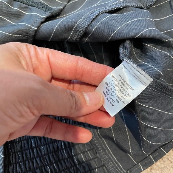 PIE IN THE SKY Gray Pinstripe Long Sleeve Crop Top - Picture 3 of 9